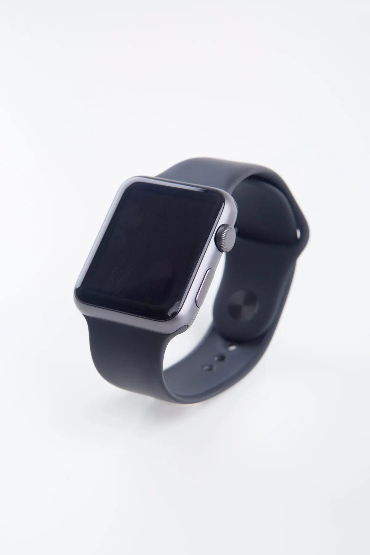 Freigestellte Smartwatch vor hellem Hintergrund